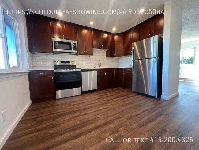 Primary Photo - Gorgeous Two Bedroom Unit Available In Pac...