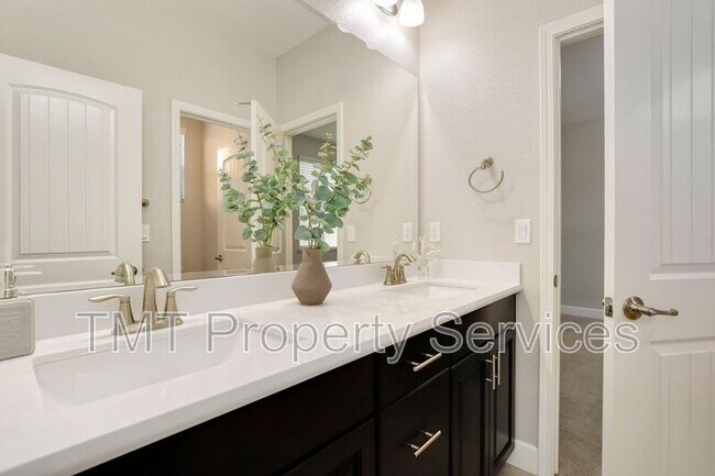 Building Photo - 1141 Vista Verde Dr