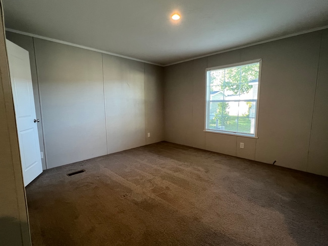 Building Photo - 5161 Chantelle Dr