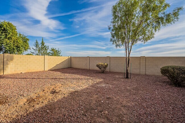 Building Photo - Singe story home in Tortosa!