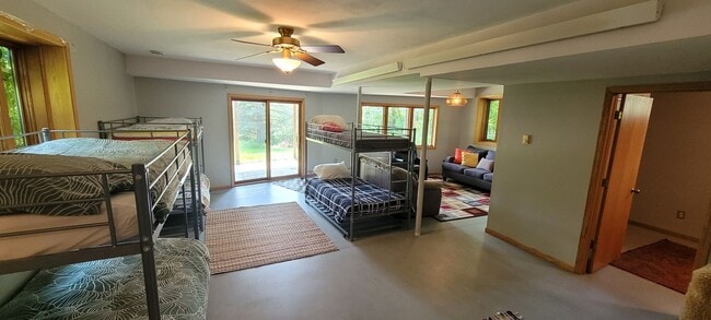 Building Photo - Fully Furnished 3 Bedroom House