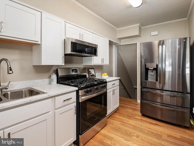 Building Photo - 3308 Wallford Dr