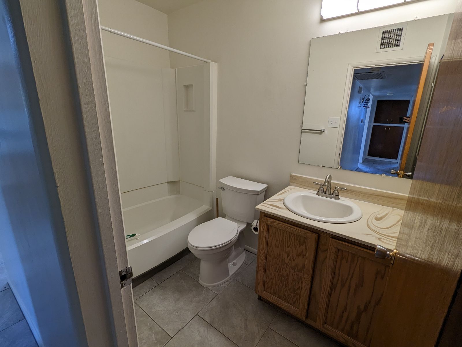 Building Photo - 832 W 16th St