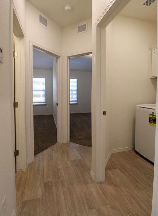 Building Photo - 1208 Golden Summer Pl