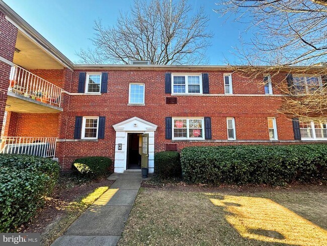 Building Photo - 4372 N Pershing Dr