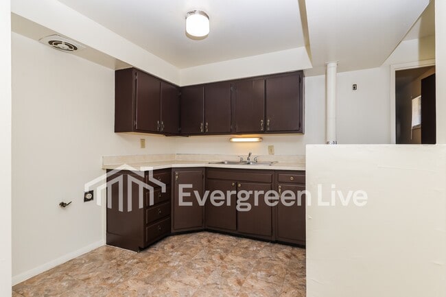 Building Photo - Currently accepting applications!