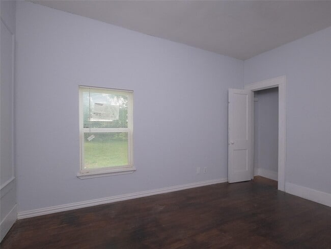 Building Photo - 2703 Areba St