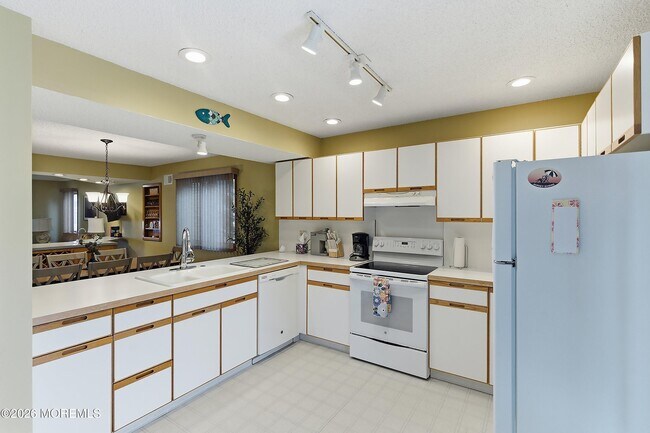 Building Photo - 21 Brown Ave