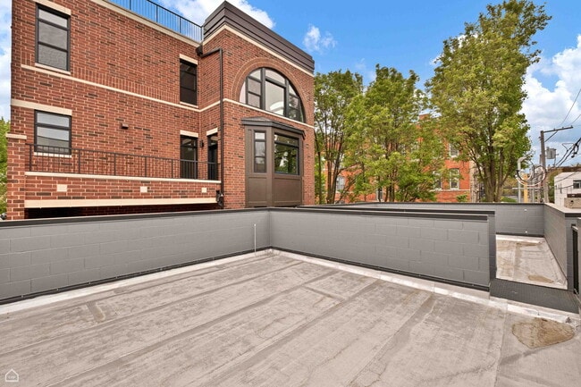 Building Photo - 1757 W Le Moyne St