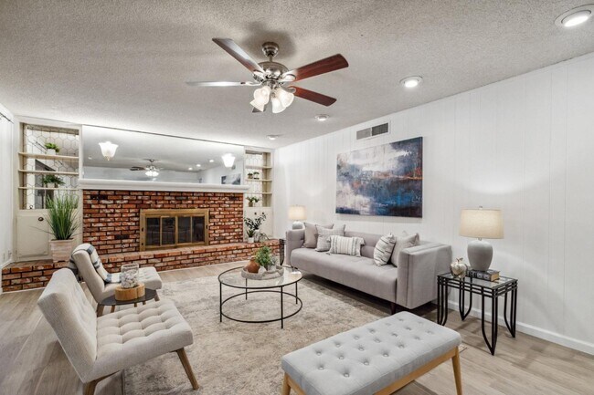 Building Photo - 3094 W Escalon Ave