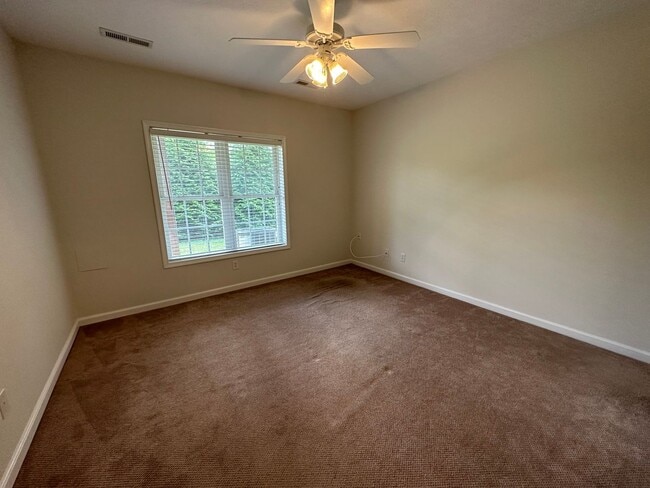 Building Photo - 3-bedroom, 3.5-bathroom nestled in Wyndhur...
