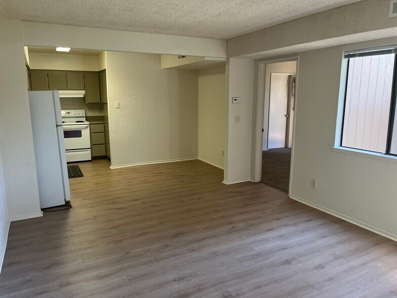 Building Photo - 13067 Lincoln Way