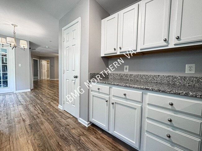 Building Photo - 635 Constellation Square SE