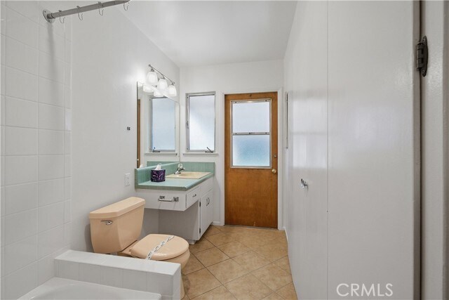 Building Photo - 1483 W Cypress Ave