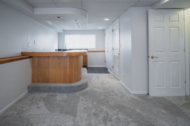 Building Photo - 4320 Bayview Dr