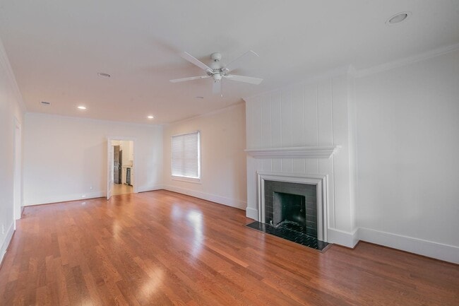 Building Photo - PRETTY HOME NORTH OF THE BRICKS in the CUL...