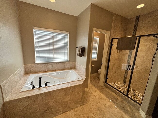 Building Photo - Stunning 5 Bedroom 3 Bathroom Home in Johnstown with Finished Basement!