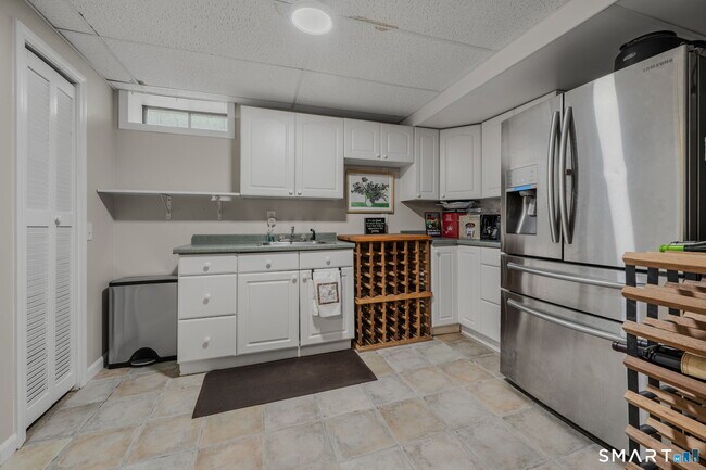 Building Photo - 11 Windrose Dr