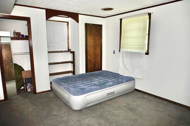 Building Photo - 60 Sleepy Hollow Dr