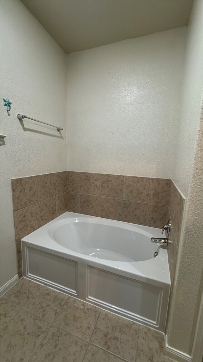 Building Photo - 9611 Tipton Sands Dr