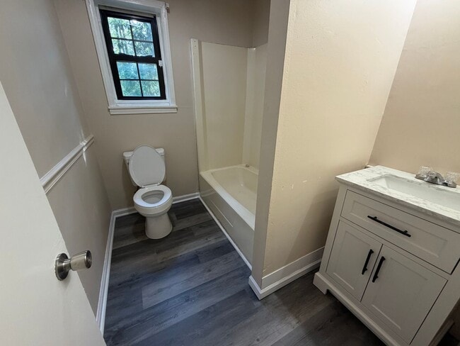 Building Photo - 3 Bedroom Brick Home