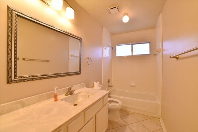 Building Photo - 4611 Kimball Dr