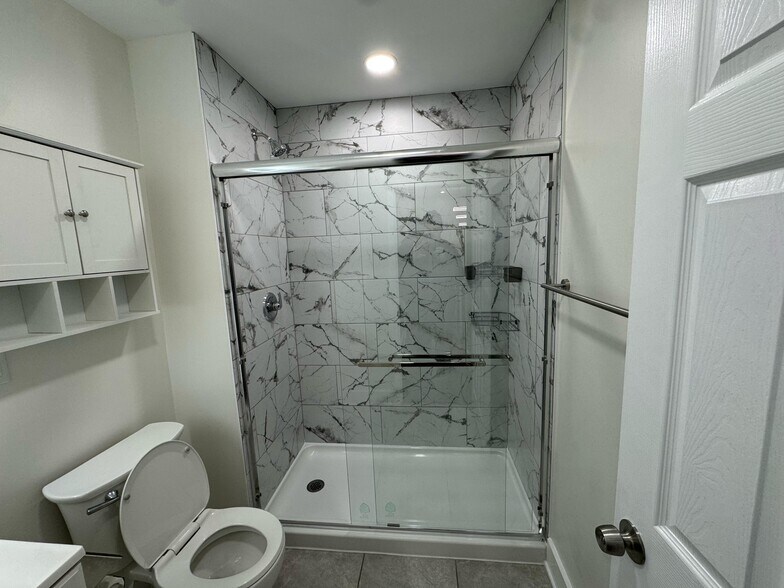 Building Photo - 319 E Main St