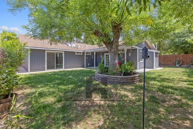 Building Photo - 1637 Paradise Ave