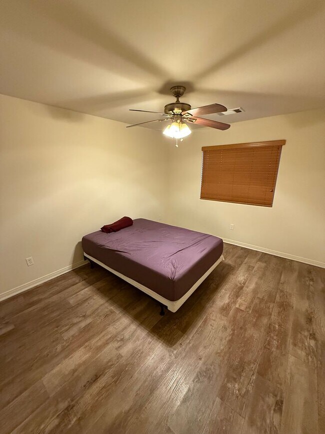 Building Photo - Beautifully Maintained 3-Bedroom Plus Offi...