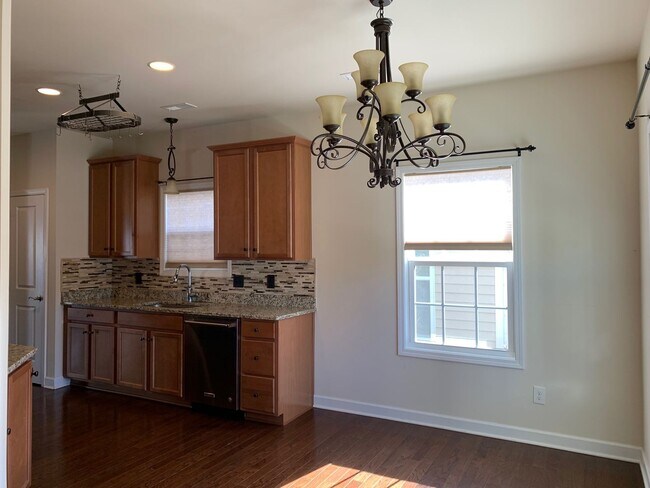 Building Photo - 3 Bedroom 2.5 Bath Townhouse 1 Car Garage
