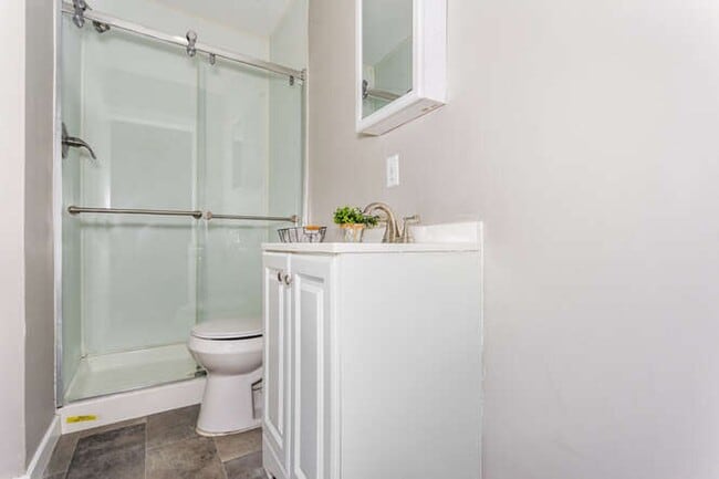 Building Photo - 3 Bedroom 2 bath home with garage in a prime location!