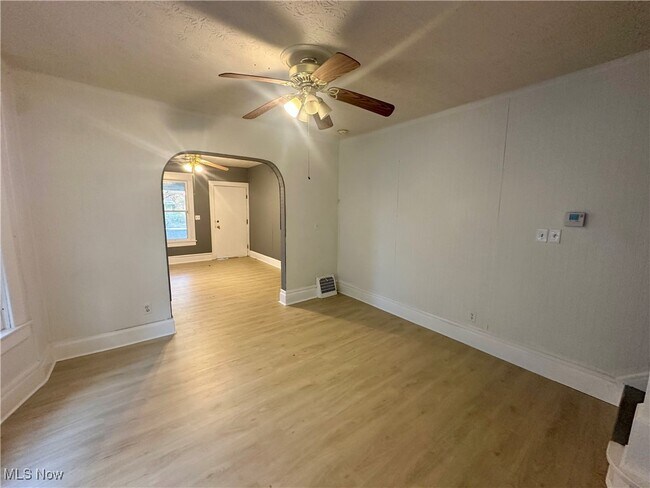 Building Photo - 162 Westwood Ave