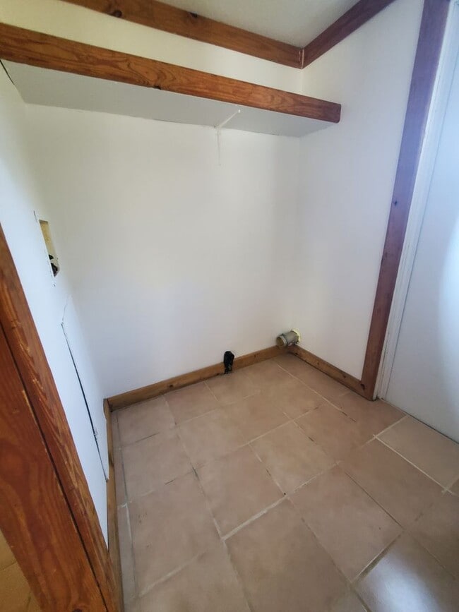 Building Photo - Ready to move in!
