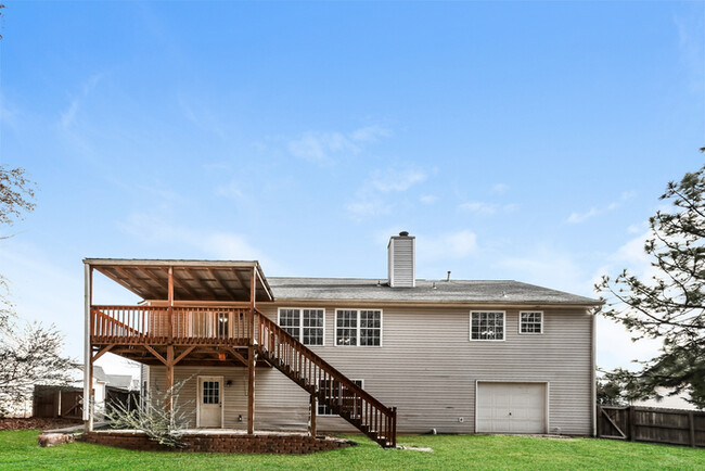 Building Photo - Spacious 4-Bedroom Home