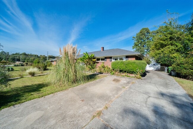 Building Photo - Cozy 4-Bedroom 2 bath home. MOVE -IN BY 1/31 AND RECEIVE HALF OFF FIRST MONTH'S RENT!!!!!!!