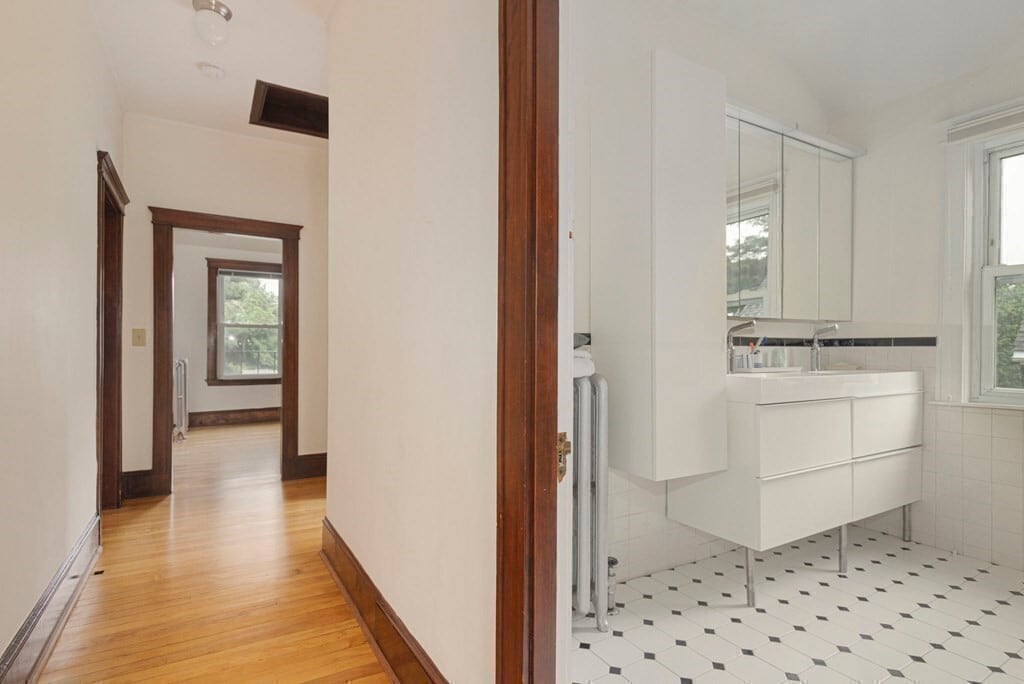 Building Photo - 38 Russell St