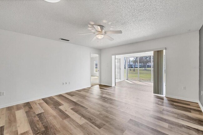 Building Photo - 4220 Center Pointe Ln