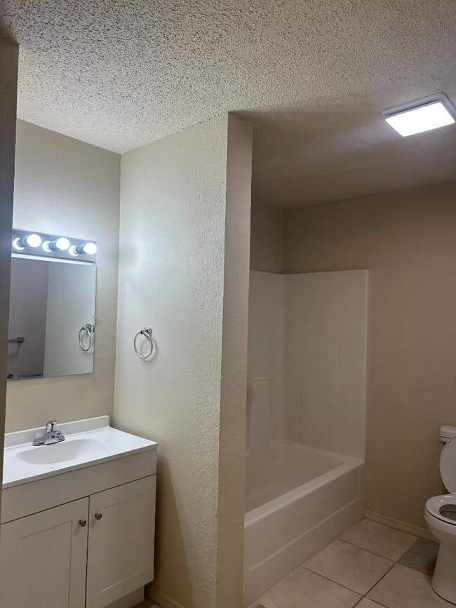 Building Photo - 121 Fairway Ave