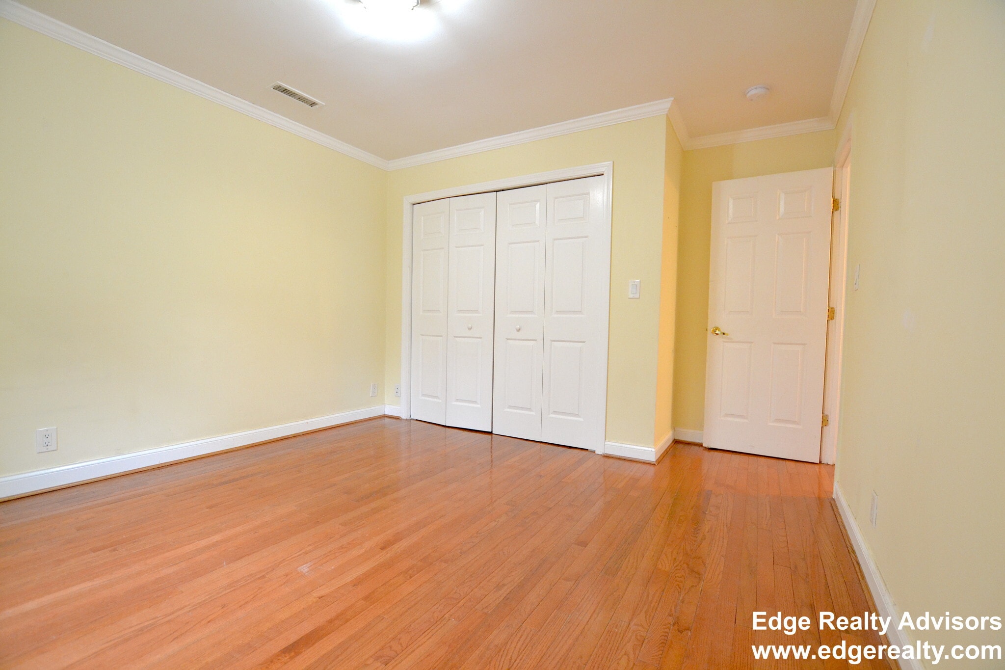 Building Photo - 128 Newton St