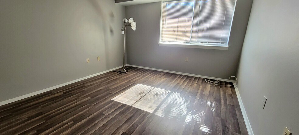 Building Photo - 11320 Cherry Hill Rd