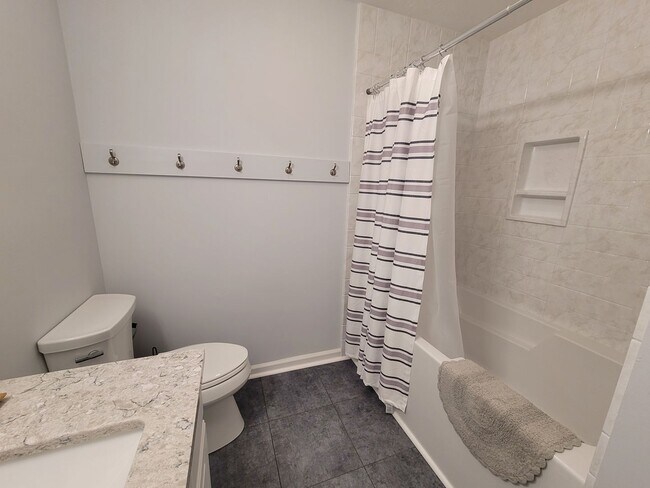 Building Photo - Welcome to our stunning 3-bedroom, 2-bathr...