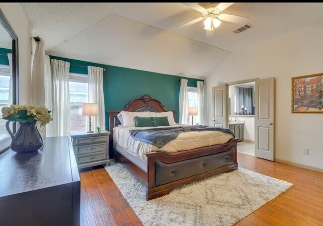 Building Photo - 1305 Marigold Way