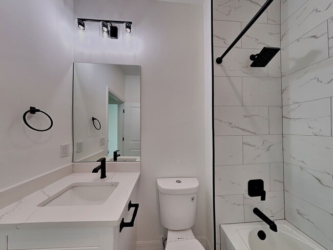 Building Photo - 377 Biltmore St