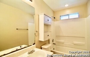 Building Photo - 9011 Hilltop Crossing Dr