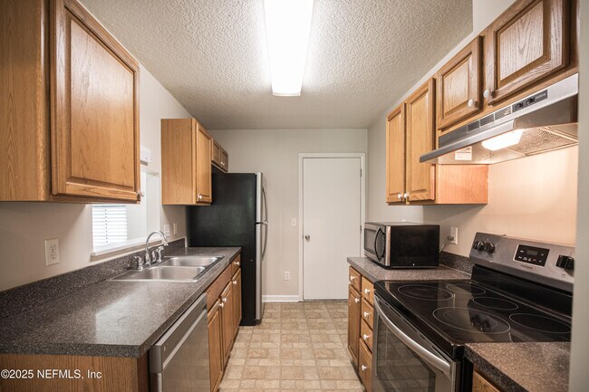 Building Photo - 12449 Long Lake Dr N