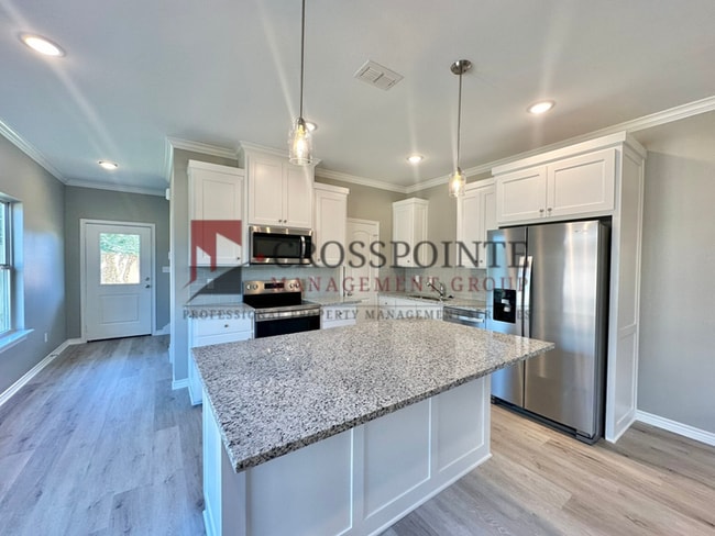 Building Photo - 3 Bedroom 2.5 Bathroom Townhomes at Villa Rosa!