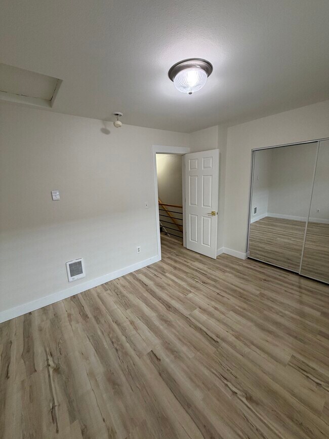 Building Photo - 4656 N Pearl St