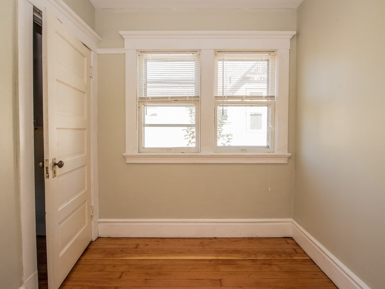 bonus room - 2027 N Williams Ave
