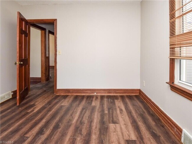 Building Photo - 3872 Leo St