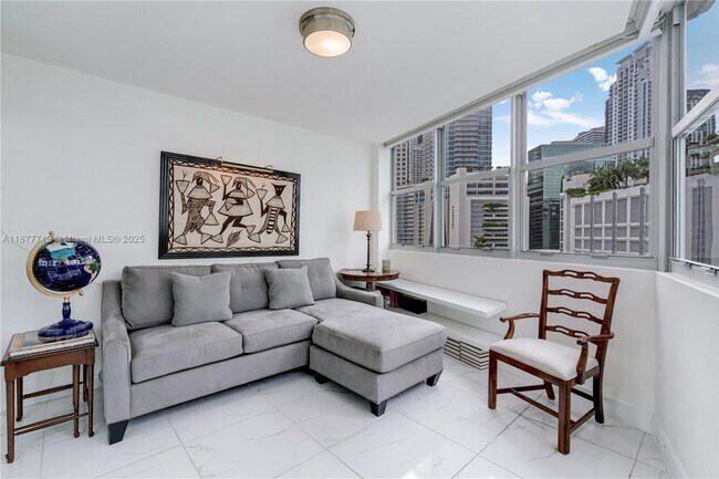 Building Photo - 825 Brickell Bay Dr